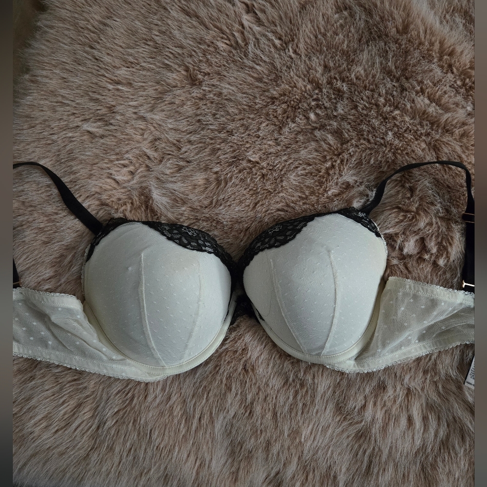 Victoria's Secret Black and Cream Lace Bra
